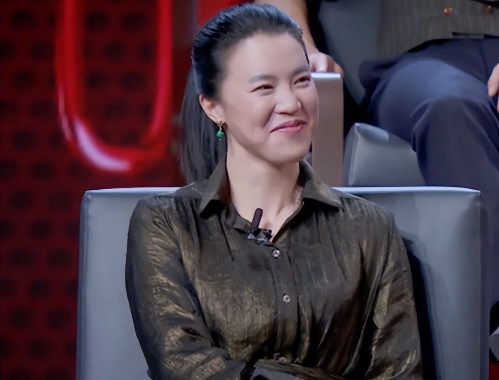 皇马虽然上轮联赛大胜比利亚雷亚尔，但比赛中首发中卫阿拉巴和左后卫门迪先后因伤被换下，阿拉巴因为十字韧带撕裂提前告别本赛季。